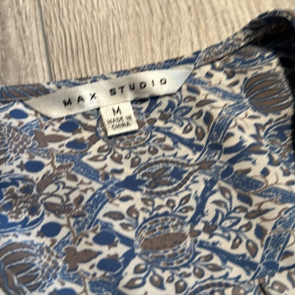 Max Studio top. Size medium - Picture 2 of 4